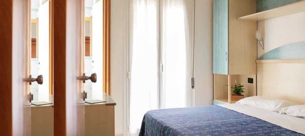 Hotel Kadett Rimini Zewnętrze zdjęcie